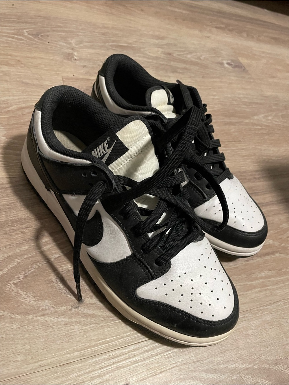 Nike Women’s Black and White Low-Top dunks panda